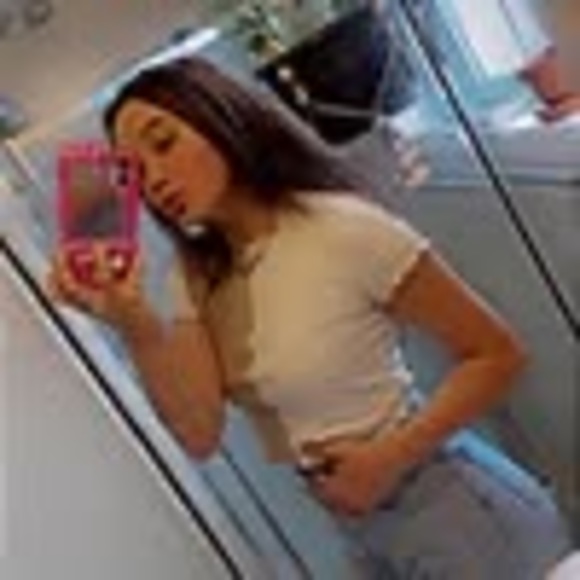 Profile Picture of Danielle Collison (@d_collison) on Poshmark