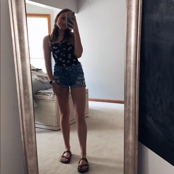 Profile Picture of Tristen Bexten (@tnbexten) on Poshmark