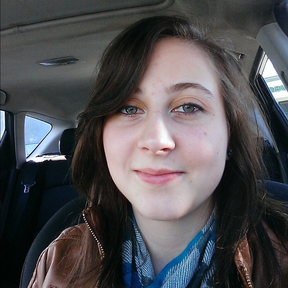 Profile Picture of Megan Wilber (@mnwilber) on Poshmark