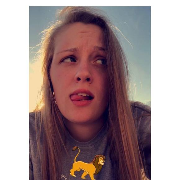 Profile Picture of Taylor Stachnik (@taylorstachnik) on Poshmark