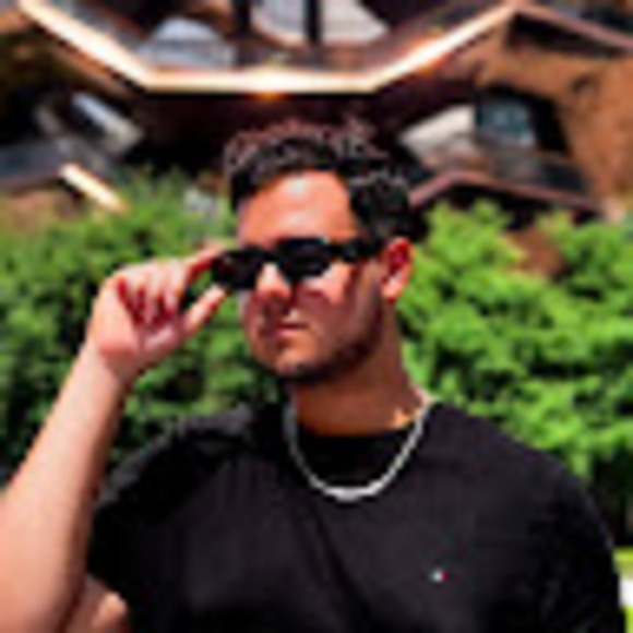 Profile Picture of Vinicius Lamego (@viniciuslamego) on Poshmark