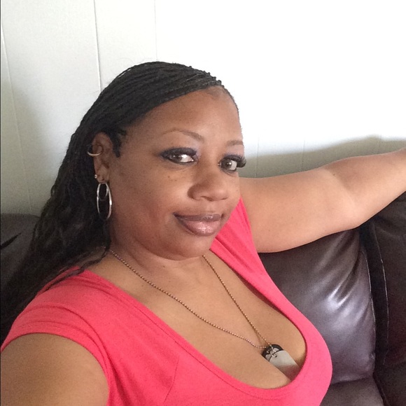 Profile Picture of Loraela Pittmsn (@mcclendon25) on Poshmark