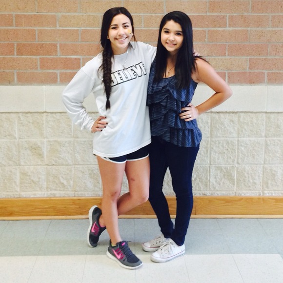 Profile Picture of Ariel Parra (@arielparra214) on Poshmark