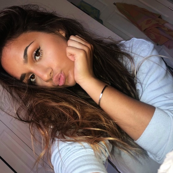 Profile Picture of Emma Goodelle (@emmagoodelle) on Poshmark