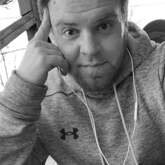 Jonathan Naylor - Poshmark Profile Picture of Jonathan Naylor (@jnaylor1988) on Poshmark