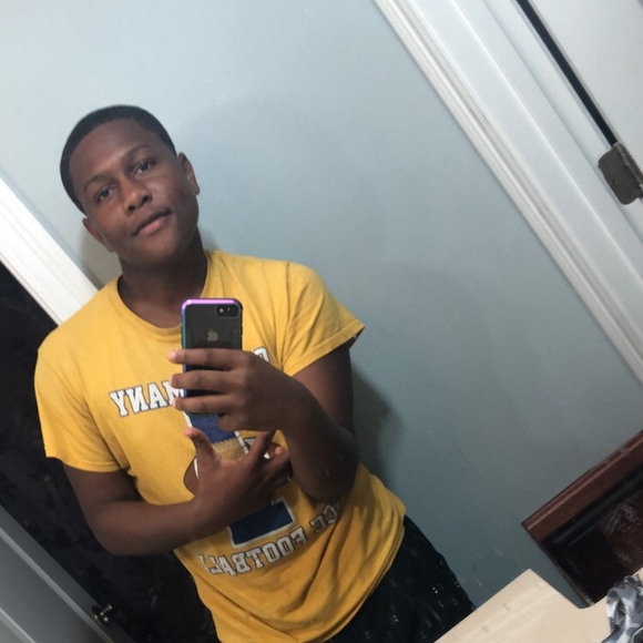 Profile Picture of Darryl Robertson (@polokid34) on Poshmark