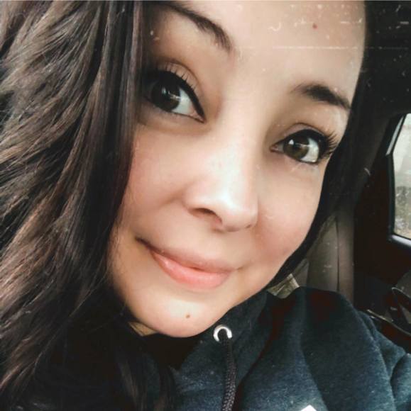 Profile Picture of Nikki Devalle (@nikki010412) on Poshmark