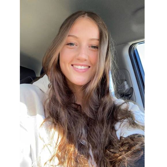 Profile Picture of Georgia Keller (@georgiakeller03) on Poshmark