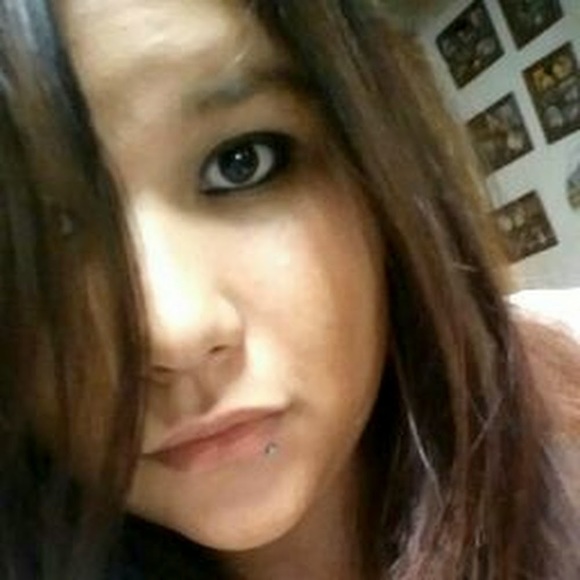 Profile Picture of Rosa Almanza (@rosa_almanza) on Poshmark