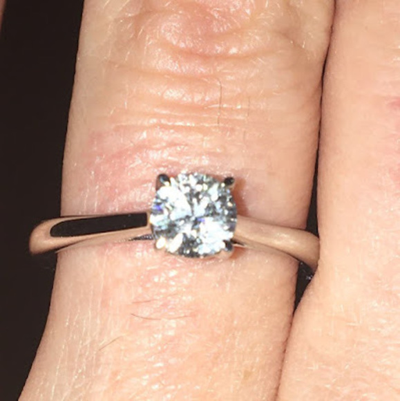 Profile Picture of Christina🇨🇦 Campanelli (@ccampanelli91) on Poshmark