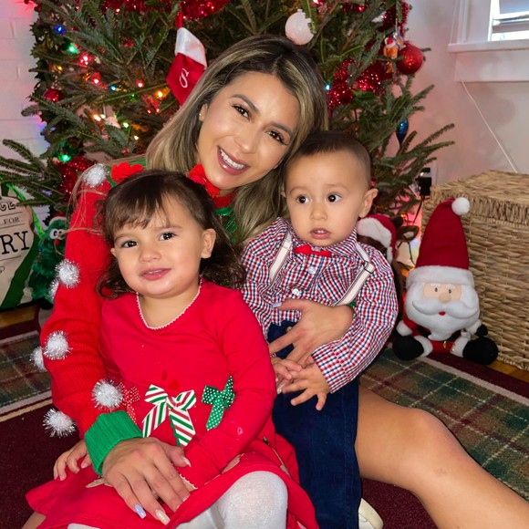 Profile Picture of Daniela Serna (@daniellaserna17) on Poshmark