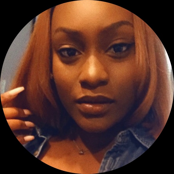 Profile Photo of Timika Thomas (@timikat28) on Poshmark