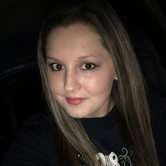 Profile Picture of Kim Addison (@addisonk5822) on Poshmark