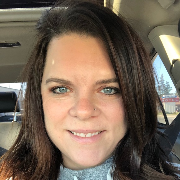 Profile Picture of Julie Sexton (@sj_sexton) on Poshmark
