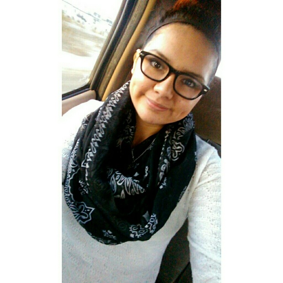 Profile Picture of Ashley Neblina (@aneblina) on Poshmark