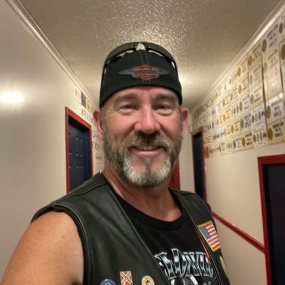 Profile Picture of Mark Sevier (@marksevier) on Poshmark