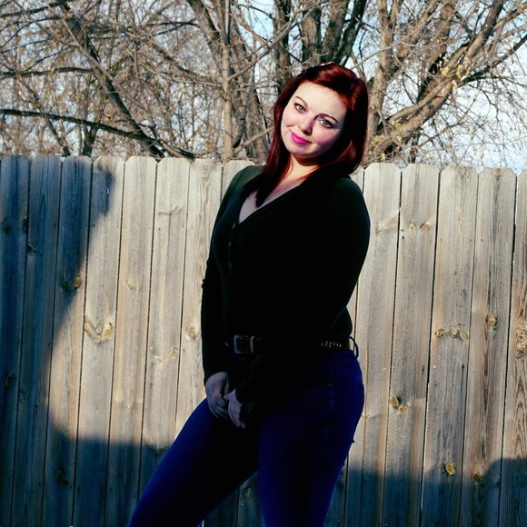 Profile Picture of Alecia Lancaster (@alecialancaster) on Poshmark