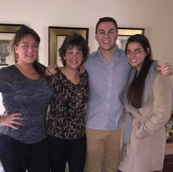 Profile Picture of Barbara Eliasson (@barbeli29) on Poshmark