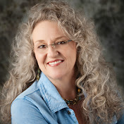 Profile Picture of Amanda Schwab (@AuthorAmandaSchwab) on Youtube