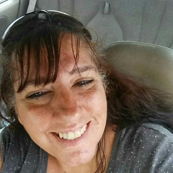 Profile Picture of Angela Wrigley (@bellamom521) on Poshmark