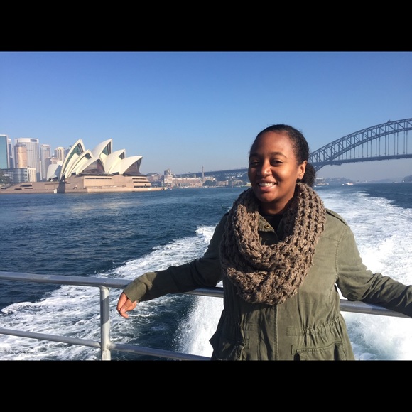 Profile Picture of Erin Do (@erdo) on Poshmark