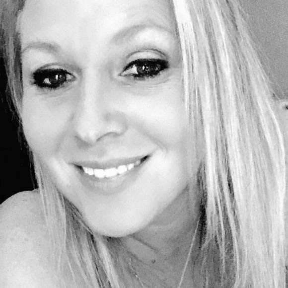 Profile Picture of Meredith Oslowski (@moslowski) on Poshmark