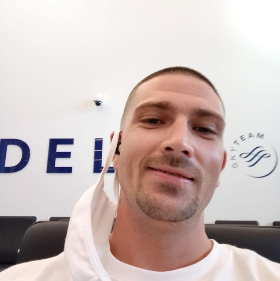 Profile Picture of Bradlee Ledford (@bradleeledford) on Poshmark