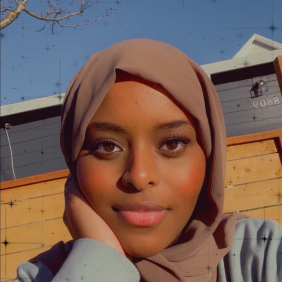 Profile Picture of Muna Yusuf (@muna07) on Poshmark