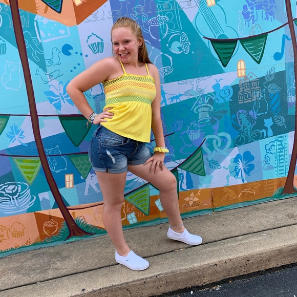 Profile Picture of Scarlet Laity (@scarletlaity) on Poshmark