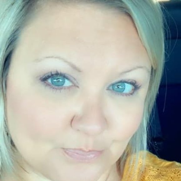 Profile Picture of Michele Rowand (@mosmer) on Poshmark