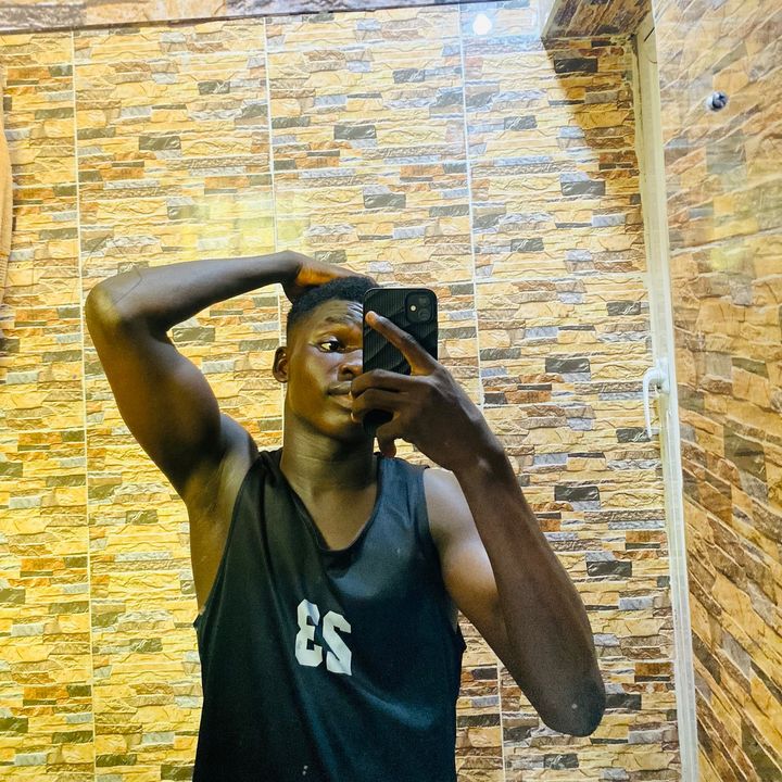 Profile Picture of 🎭BLÃÇKŸ 🌚🌑 (@raymondolar) on Tiktok
