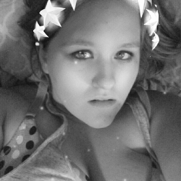 Profile Picture of Amy Gehring (@mommy2329) on Poshmark