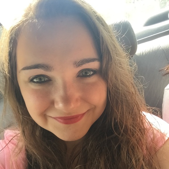 Profile Picture of Cheyenne Yakubik (@chey37chey) on Poshmark