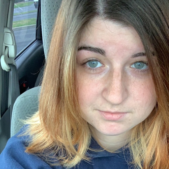 Profile Picture of Emily Hulick (@ehulick) on Poshmark