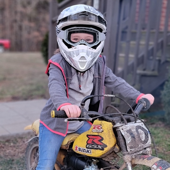 Profile Picture of April Thompson (@aprilthompso791) on Poshmark