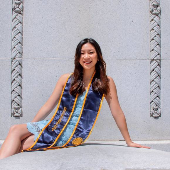 Profile Picture of Lily Huang (@lilyh0116) on Poshmark