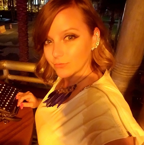 Profile Picture of Roxanne Redar (@roxanne8832) on Poshmark