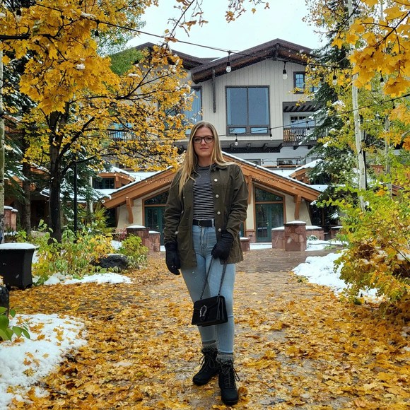 Profile Picture of Olivia Parrish (@parrisholiv) on Poshmark