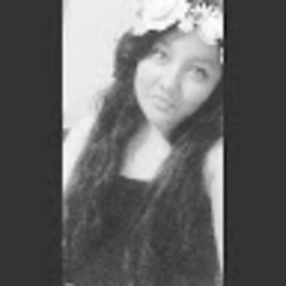 Profile Picture of Lisette Sanchez (@lisettesanch29) on Poshmark