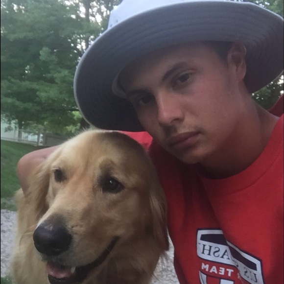 Profile Picture of Oliver Wade (@oliverwade22) on Poshmark
