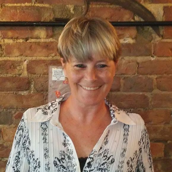 Profile Picture of Cathy Simard (@csimard777) on Poshmark