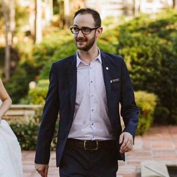 Profile Picture of David Carlo (@davecarlo) on Poshmark