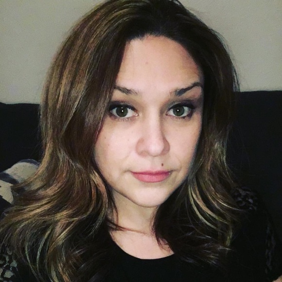 Roxann Jones - Poshmark Profile Picture of Roxann Jones (@roxannvjones) on Poshmark