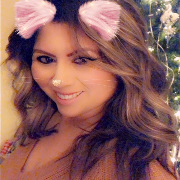 Profile Picture of Sylvia Lara (@slara72) on Poshmark
