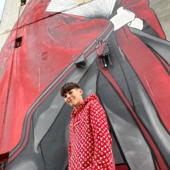 Profile Picture of Lee Traxler (@leetraxler) on Poshmark