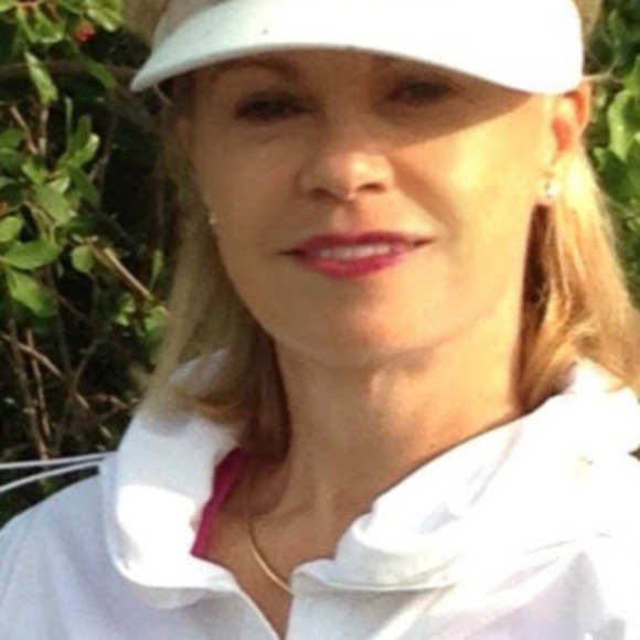 Profile Picture of Dani Lareau bourgie (@dbourgie9049) on Poshmark