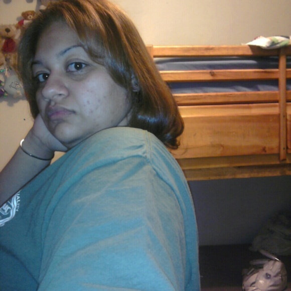 Profile Picture of Mari Perez (@bronx2023) on Poshmark