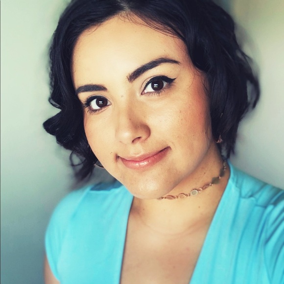 Profile Picture of Cara Guskiewicz (@caramarie91) on Poshmark