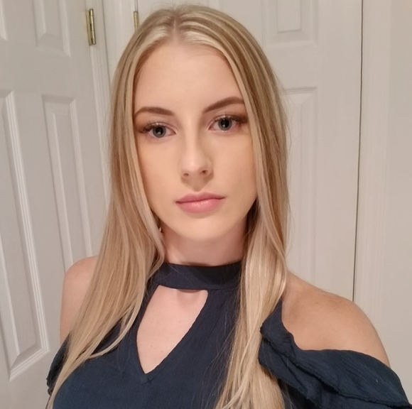 Profile Picture of Natalia Klipo (@nklipo) on Poshmark