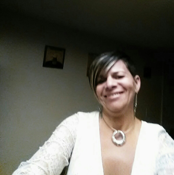 Profile Picture of Daniela Pereira (@6265616) on Poshmark